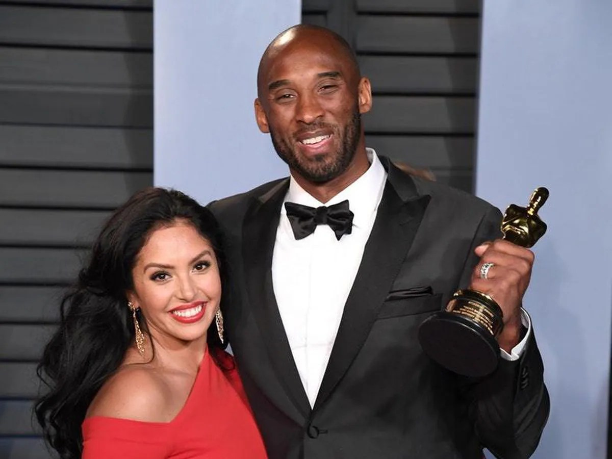 Kobe Bryant lights up Instagram with wedding anniversary post