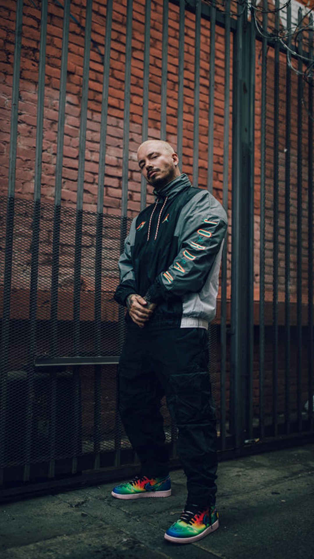 Air Jordan I x J Balvin 5 Jordan I Love Sneakers J Balvin vistiendo sus Air Jordan 1