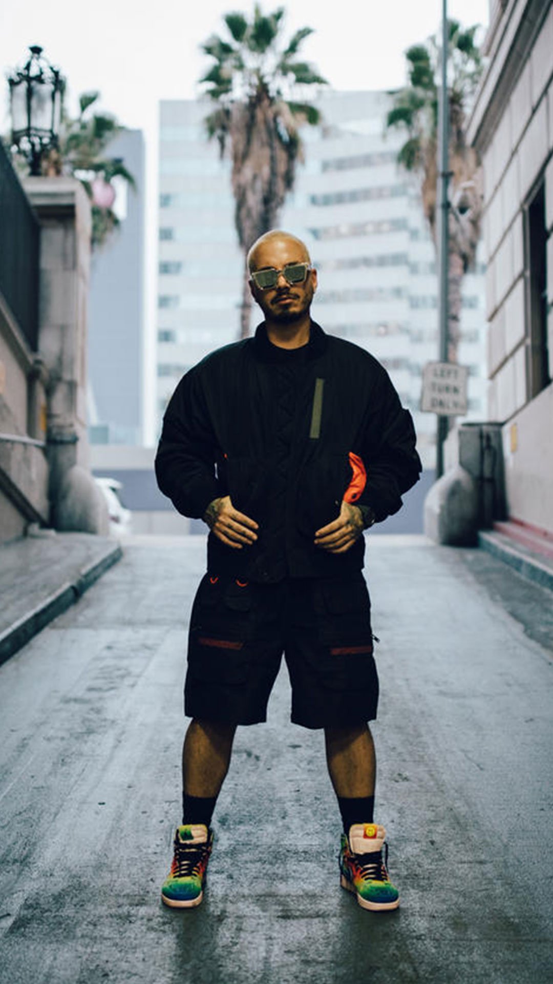 Air Jordan I x J Balvin 3 Jordan I Love Sneakers J Balvin vistiendo sus Air Jordan 1