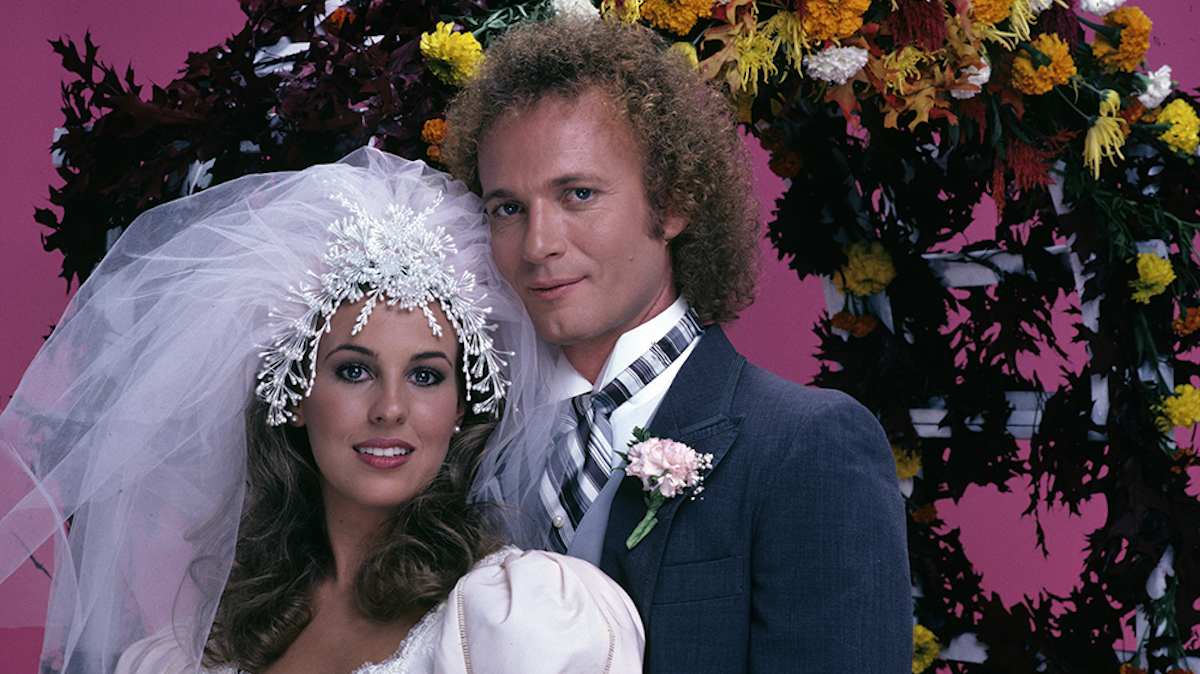 GH's Luke & Laura Relive Their Wedding Day!