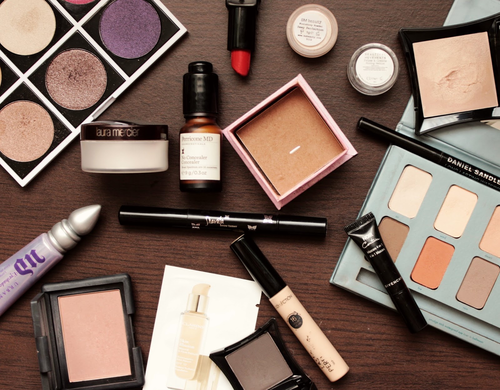 TEN COMMON MAKEUP MISTAKES ONE SHOULD AVOID SPARKLE WORDS, social blog