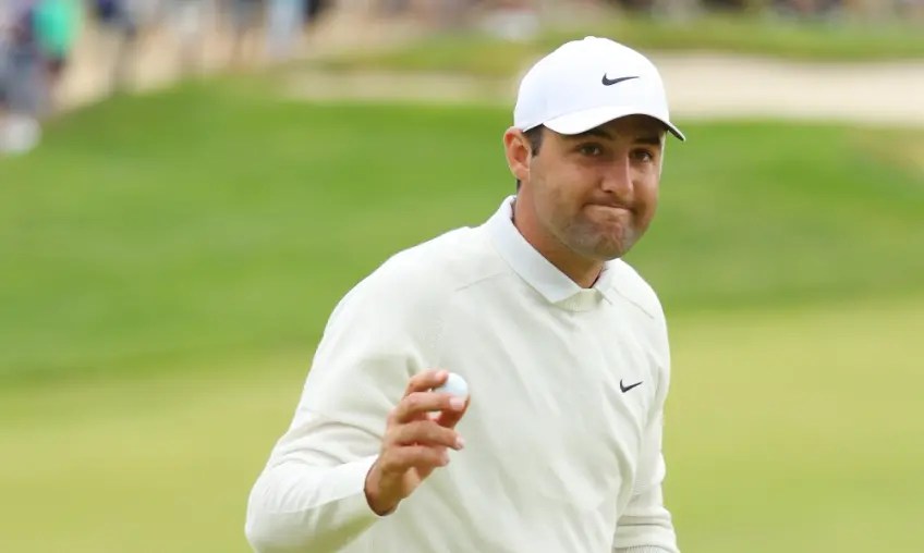 Scottie Scheffler "Bubba Watson in corner"