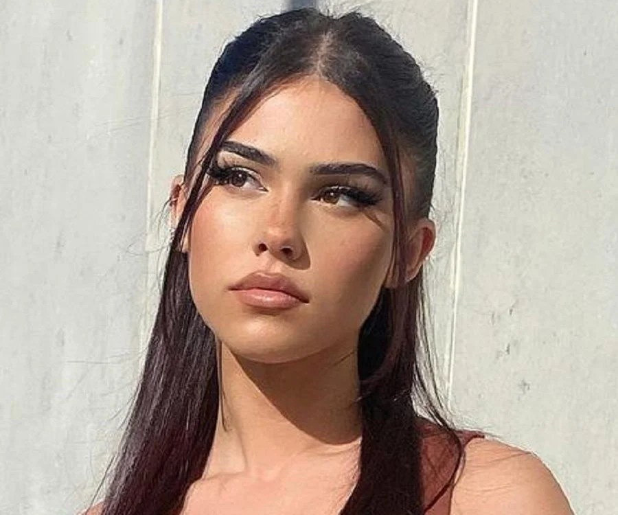 Leah Halton Biography Facts, Childhood, Family Life & Achievements