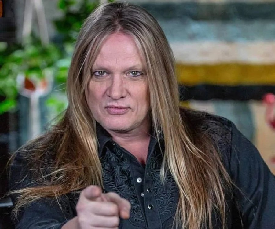 Aprender acerca 85+ imagen celebrity fit club sebastian bach Abzlocal.mx