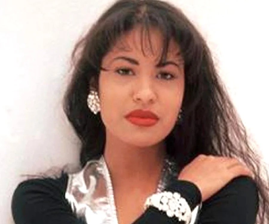 Selena Biography Facts, Childhood, Family Life & Achievements
