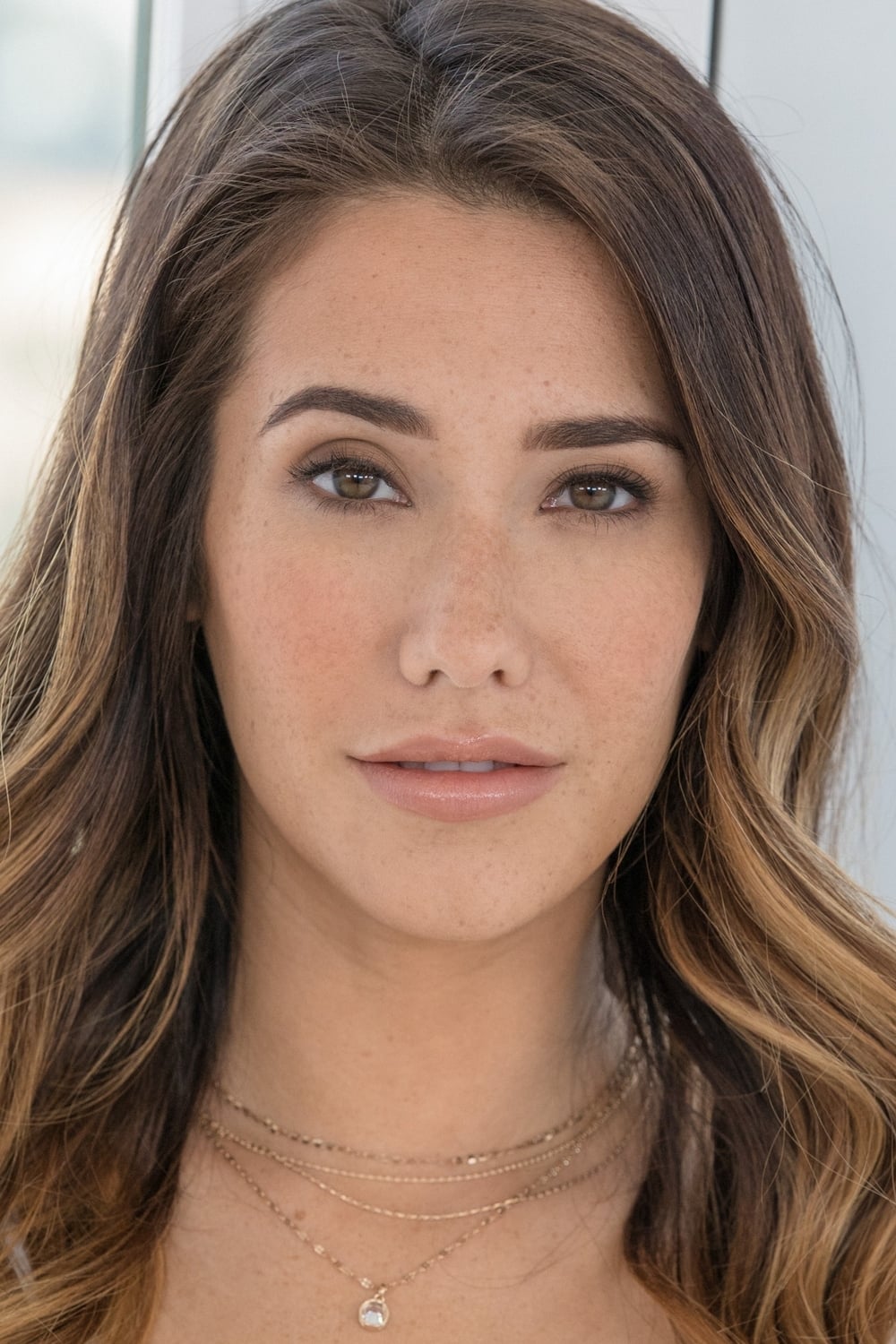 Eva Lovia Profile Images — The Movie Database (TMDB)