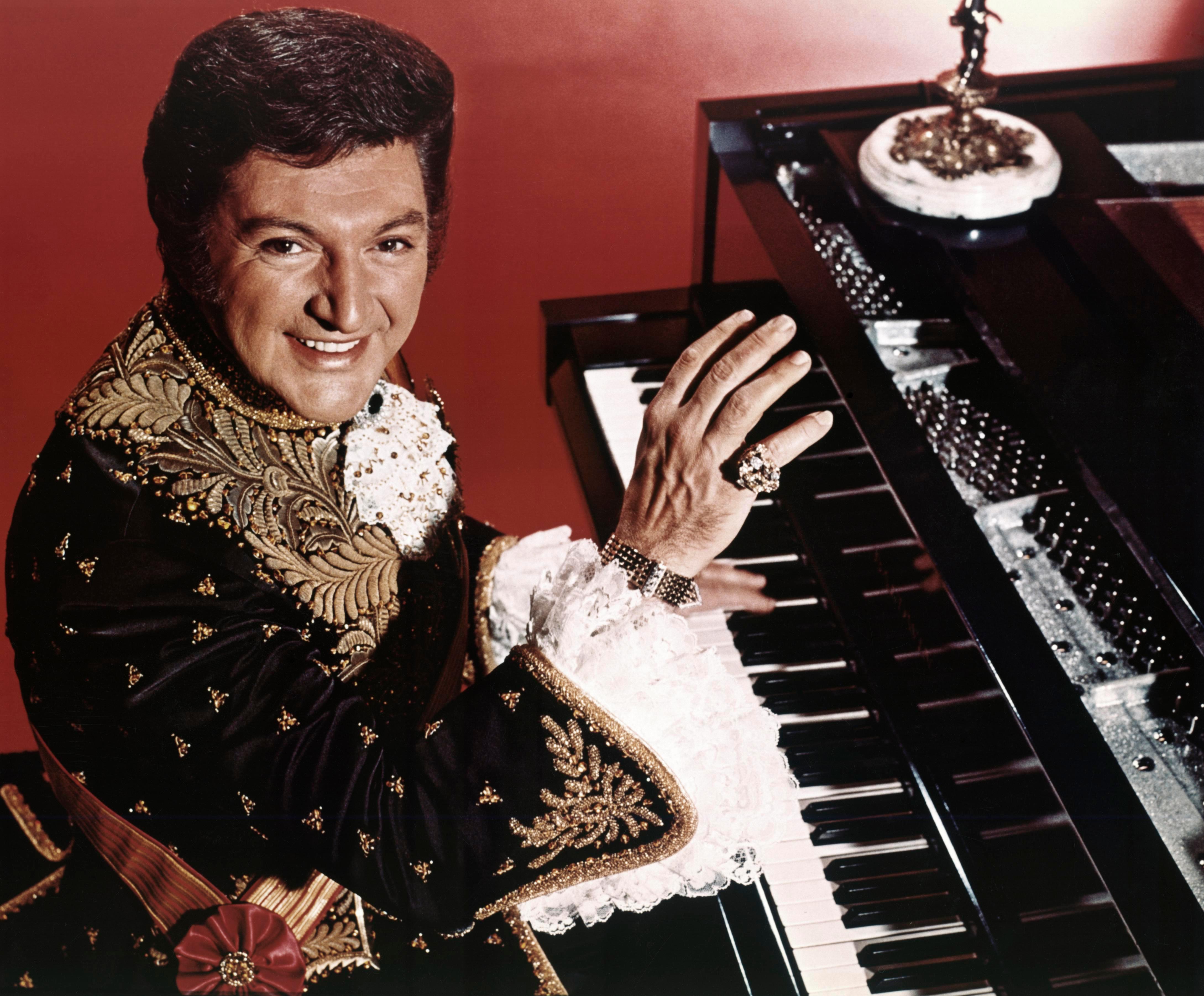 How did Liberace die, what was the cause of his death, what’s his net