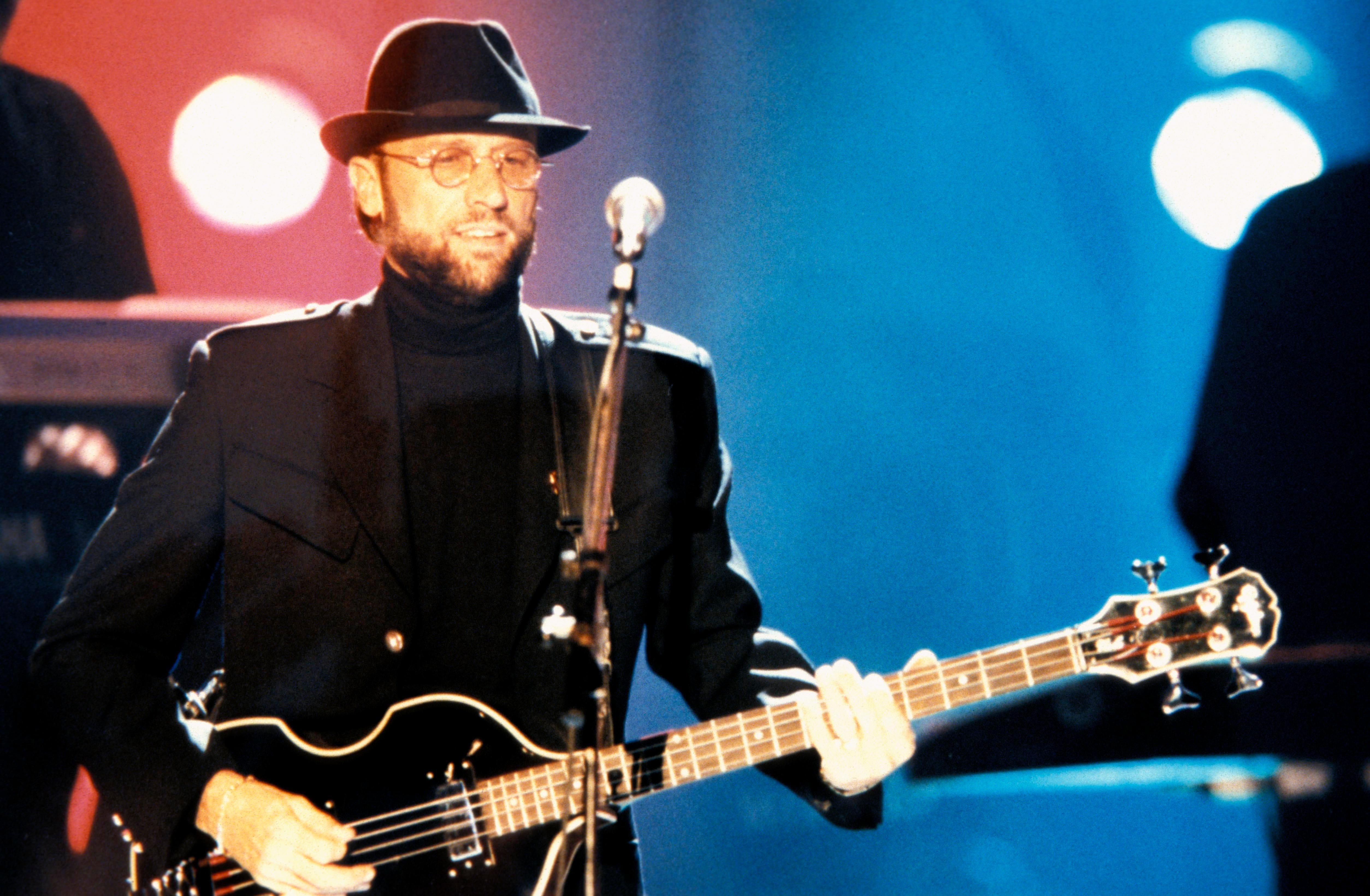 When did Maurice Gibb die, what was the Bee Gees singer's cause of