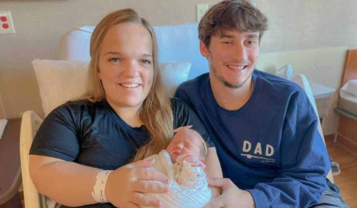 7 Little Johnstons Baby Leighton Enjoys First Christmas With The Family