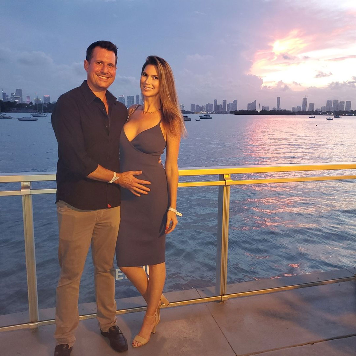 Maya Vander de Sunset est enceinte et attend un 3e enfant Crumpe