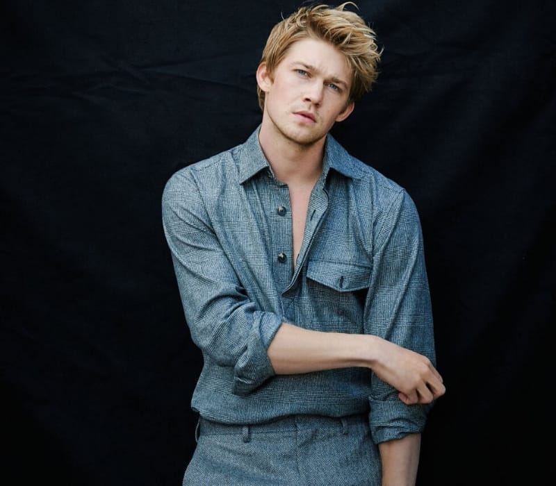 Joe Alwyn Birthday Real Name Age Weight Height Family Facts Images