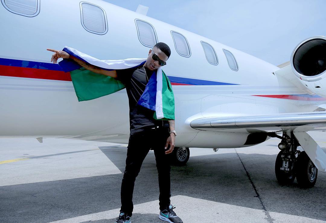 Wizkid, Tiwa Savage robbed inside private jet on Lagos airport runway