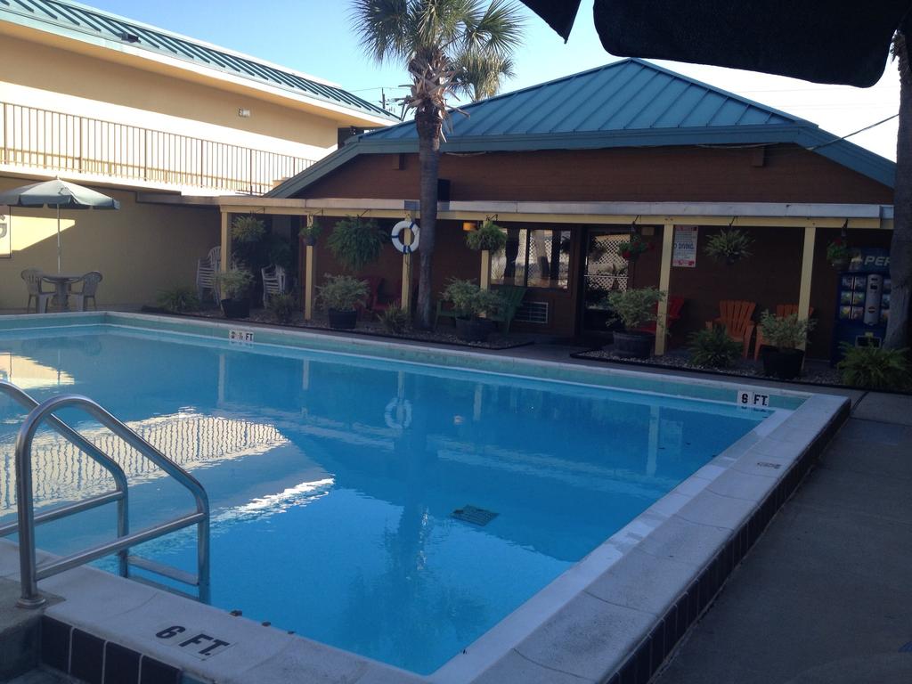 destin hotels with pool