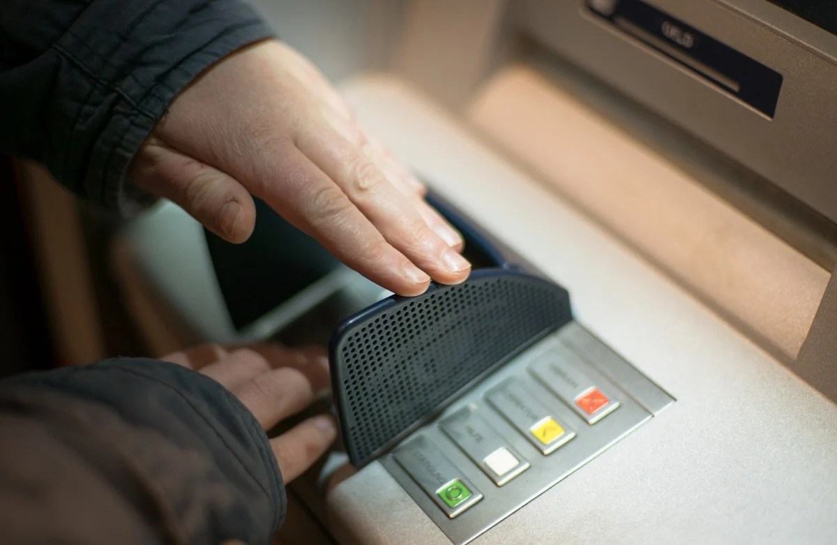 More Difficulties To Pay In Cash Treasury Announces New Limits To Withdraw Money From The Atm Tech Update