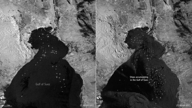 A imagem à esquerda mostra navios esperando para passar pelo Canal de Suez no domingo, 21 de março. A imagem à direita mostra os barcos na quinta-feira, 25 de março, dois dias depois que o Ever Given encalhou