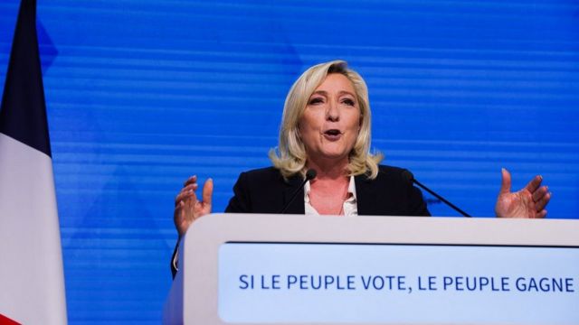 Marine Le Pen fala após fechamento das urnas no primeiro turno das eleições presidenciais francesas em 10 de abril de 2022