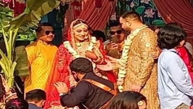 Tight security arrangements were made at the wedding venue. Several bouncers were seen standing outside the farm house and details of all vehicles were being checked before allowed to enter the main gate, reported <em>India TV</em>.