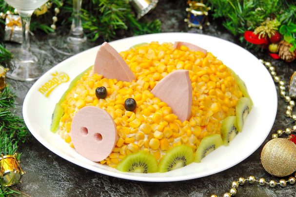 Салат "Новогодняя свинка"