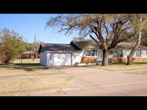 116 SW 14 St, Newton, KS Presented by The Roy Group -...