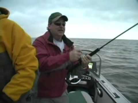 Fishing 411 - Walleye Fishing at Port Clinton, Ohio -...