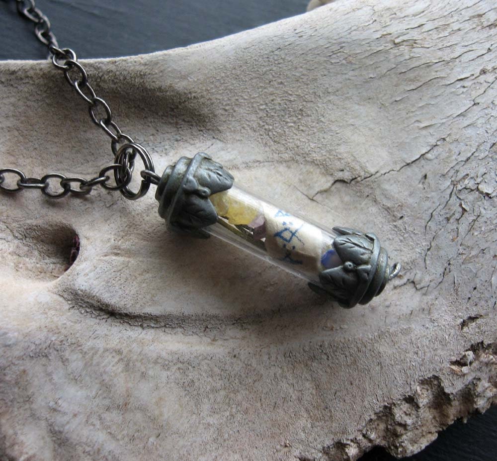 protections psychic pendant
