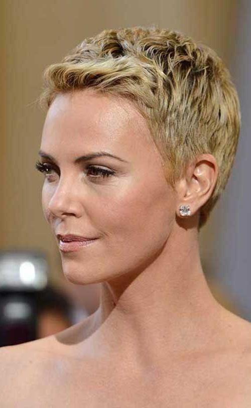 Featured Photo of Charlize Theron Short Haircuts