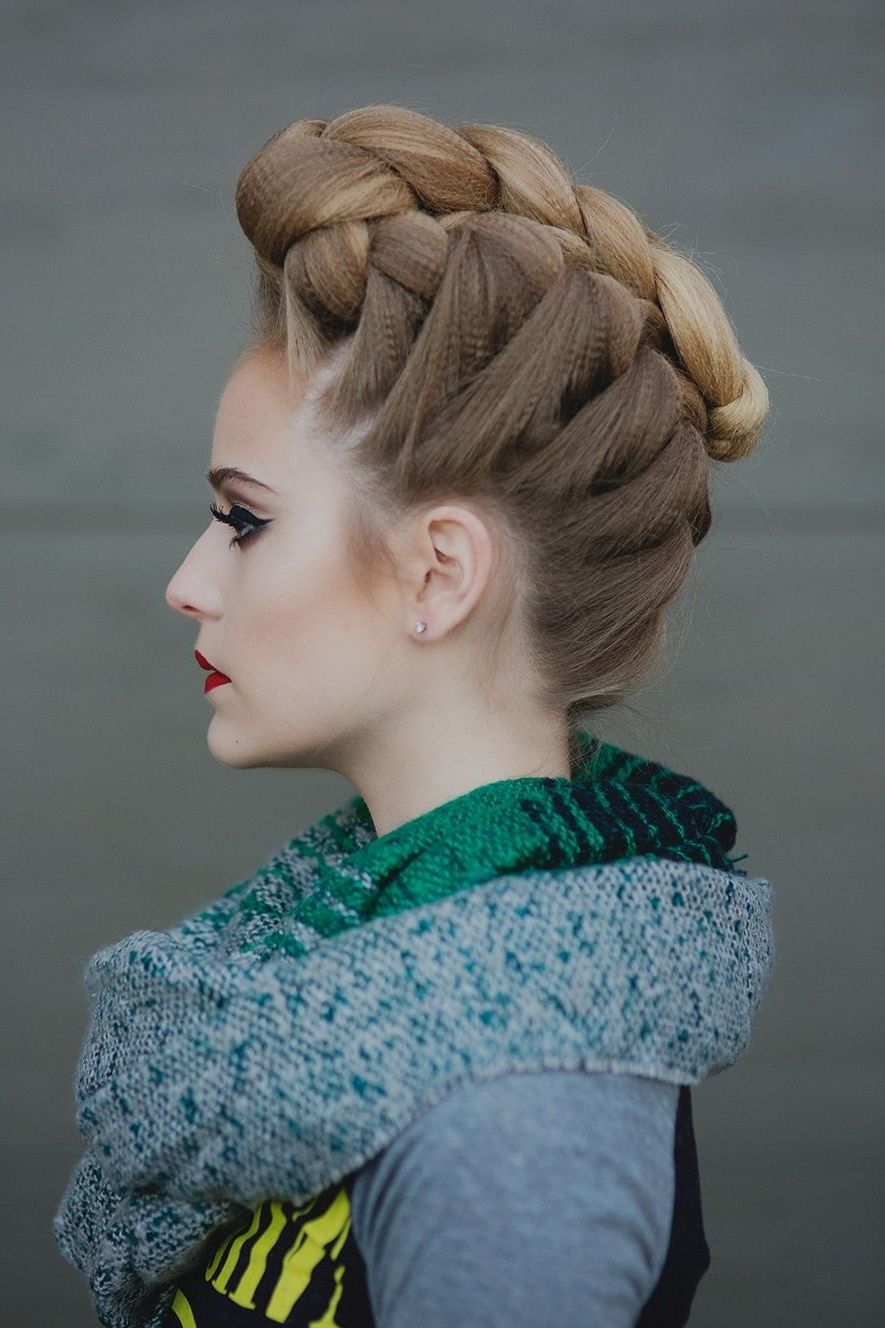 Featured Photo of Curly Pony Hairstyles With A Braided Pompadour