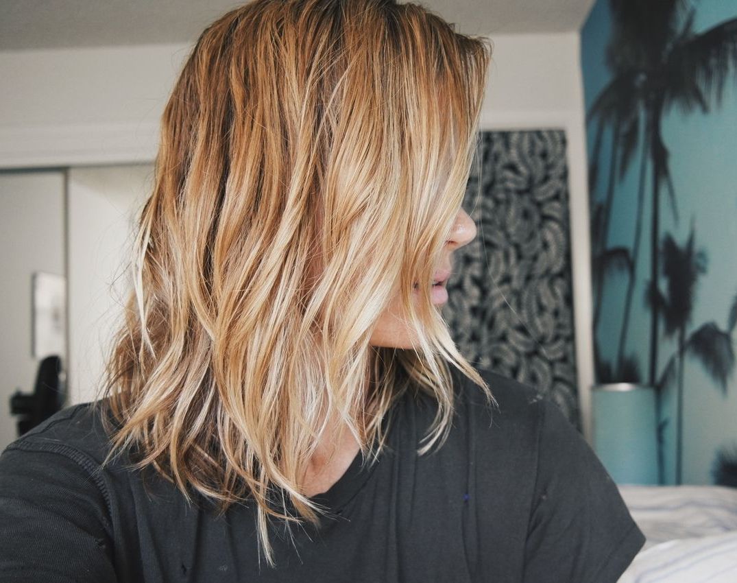 Featured Photo of Messy Hairstyles With Beachy Waves