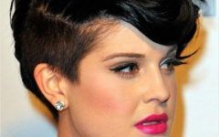 Short Hairstyles for Curvy Women