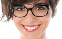 Short Haircuts for People with Glasses