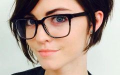Short Hairstyles for Round Faces and Glasses