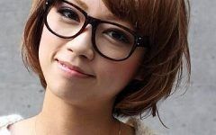 Short Hairstyles for Women with Glasses