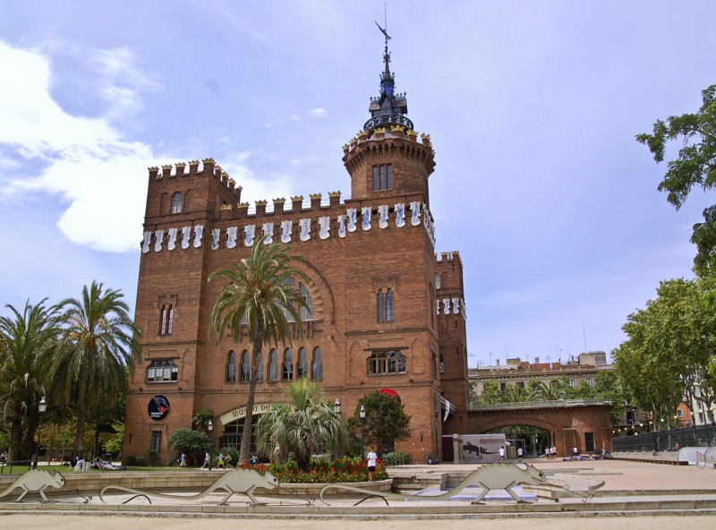Замок трех драконов (Castell dels Tres Dragons)