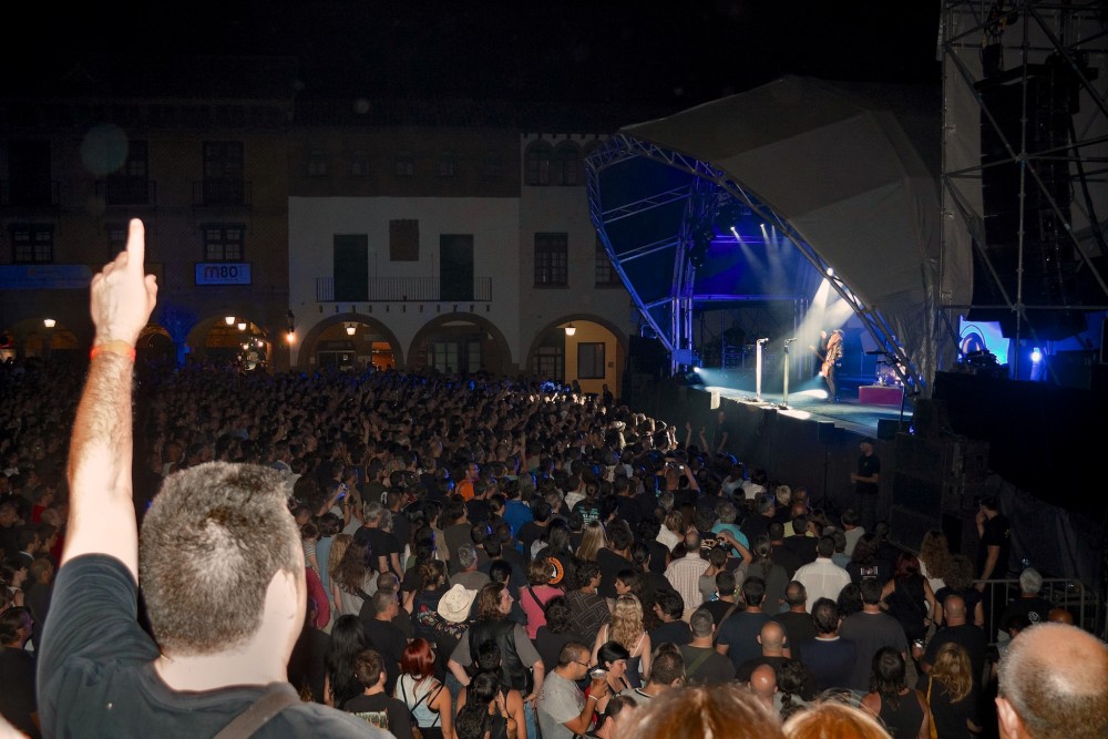 Вечерний концерт в Испанской деревне (фото: Jordi Payà)