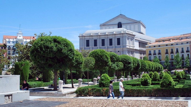 Площадь Пласа де Ориенте (Plaza de Oriente) 