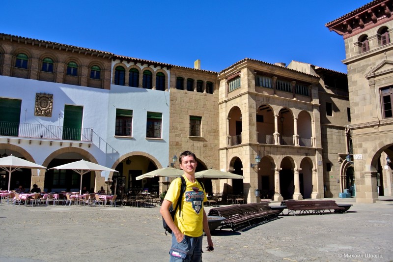 Главная площадь Испанской Деревни