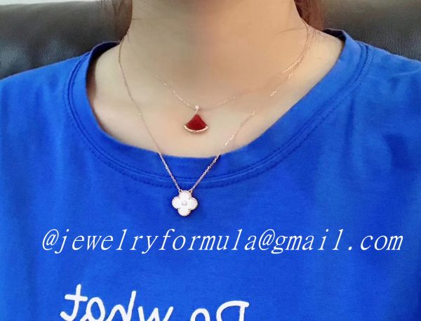 Customized JewelryVCA 18K Rose Gold Vintage Alhambra Diamond White Mother of Pearl Pendant Necklace