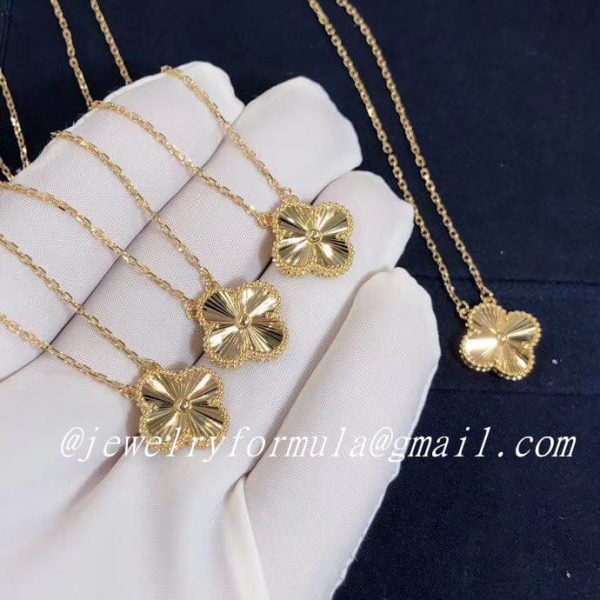 Customized JewelryVan Cleef & Arpels 18K Yellow Gold Vintage Alhambra Pendant