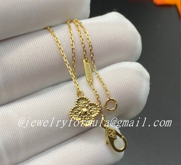 Customized JewelryVan Cleef & Arpels Sweet Alhambra Pendant 18K Yellow Gold 9mm VCARO1IF00