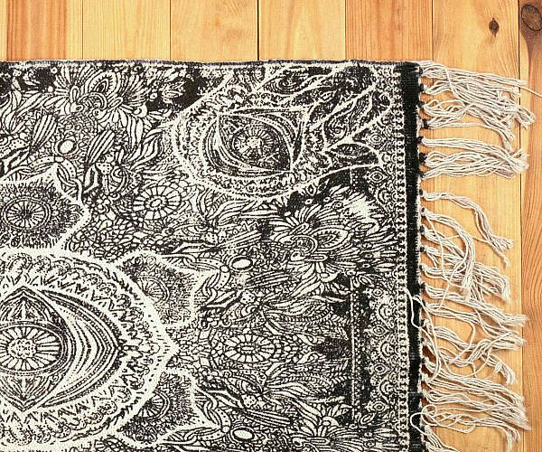 Goa Teppich mit Fatimas Hand in schwarz, ca. 60x100 cm Details