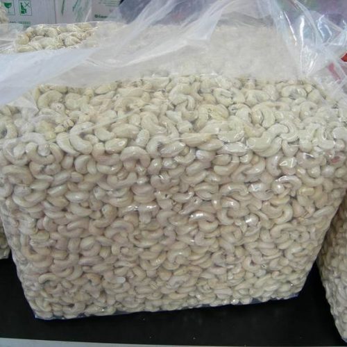 W240 cashew packed in PE vacuum bag of 25lb at our cashew factory