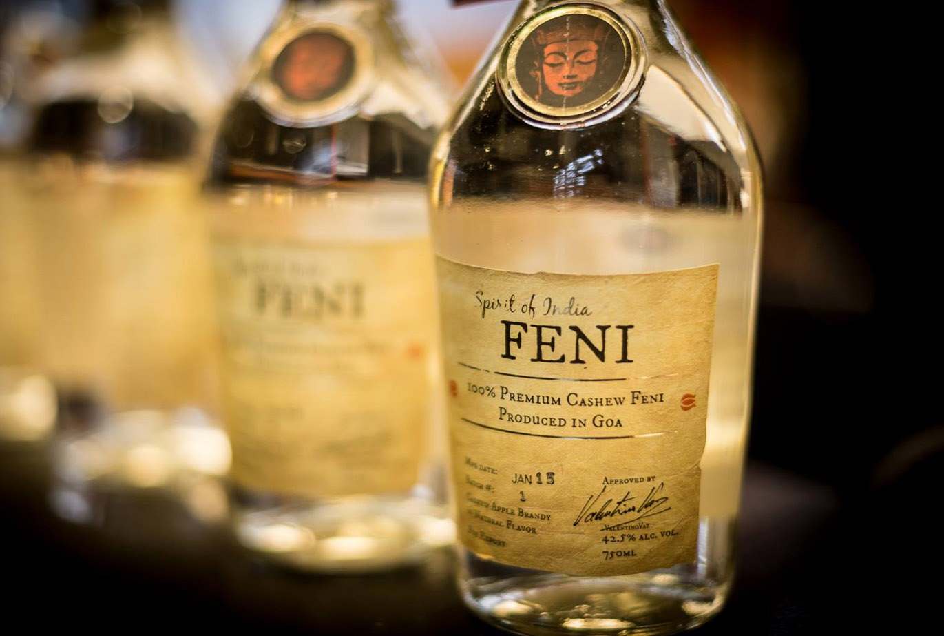 Một sản phẩm rượu từ trái điều (tiếng Anh: Feni Cashew) nổi tiếng từ Goa, Ấn Độ