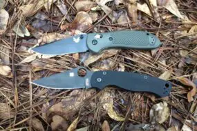 spyderco and benchmade knives on the ground