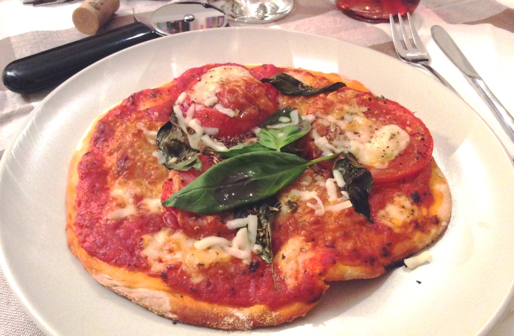 Pizza Margherita - A Tavola con il Conte