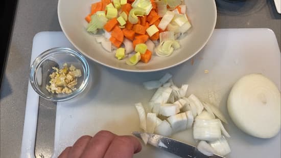 Cortamos y picamos las verduras - La mesa del Conde
