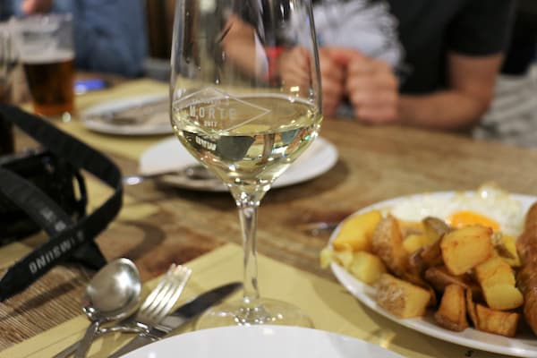 Copa de vino blanco verdejo - La mesa del Conde