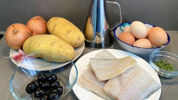 Ingredientes para preparar un bacalao a bras - La mesa del Conde