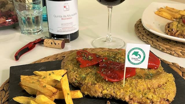 Propuesta de armonía para este Cachopo Gourmet con este vino de la DO. Monterrei - Destino Castilla y León