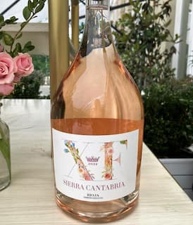 Botella magnum del rosè XF Sierra Cantabria en el Hotel Ritz - La mesa del conde