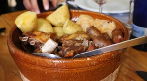 Comer en el Restaurante Las Rocas de Vegacervera - La mesa del Conde